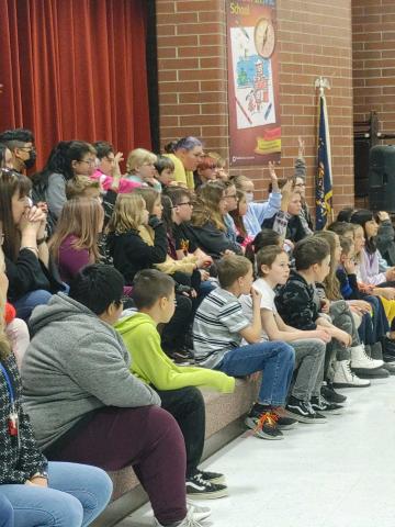 5th graders listening to the performance