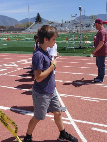 5th grader getting ready for 400m