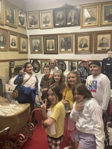 4th grade students at the museum
