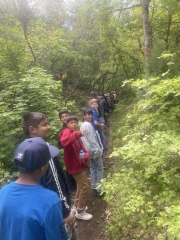4th graders hiking